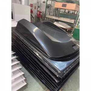 Coque en plastique de voiture sans conducteur